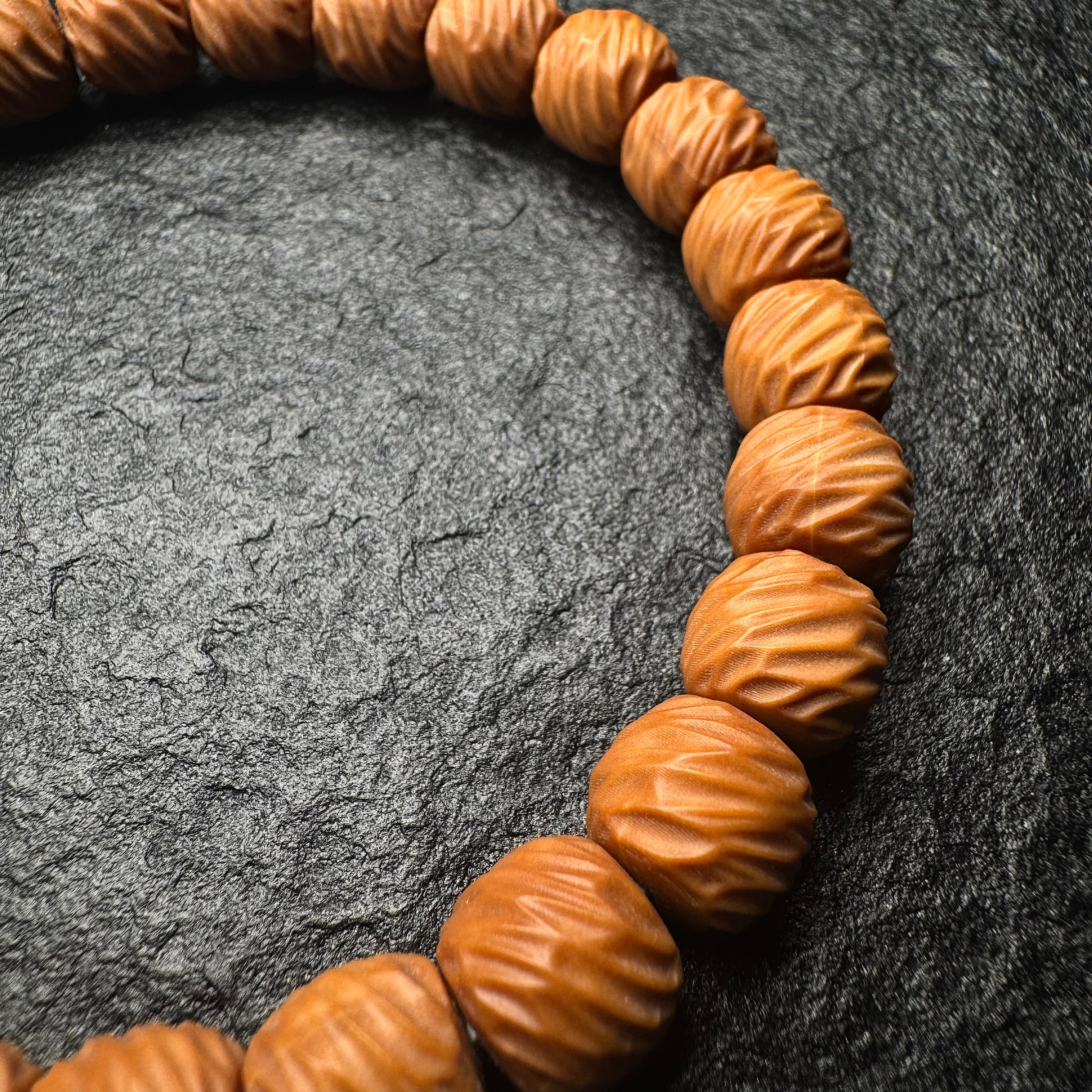 Deep Cloud Pattern Monkey Head Walnut Bracelet