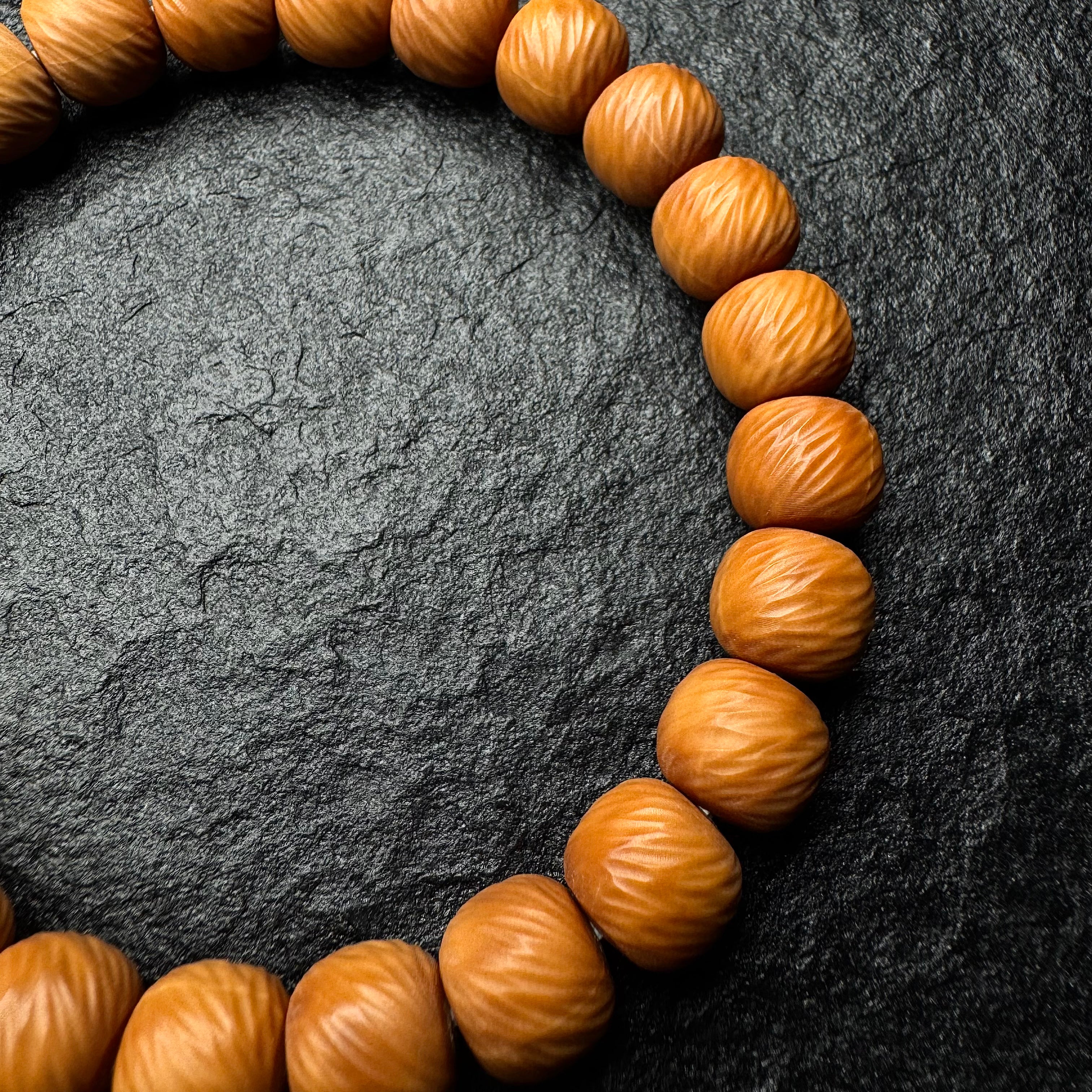 Light Cloud Pattern Monkey Head Walnut Bracelet
